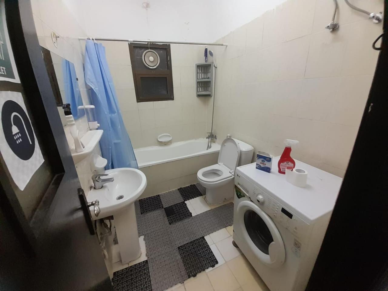 Quarto em Acomodações Particulares Yasliving Abu Dhabi